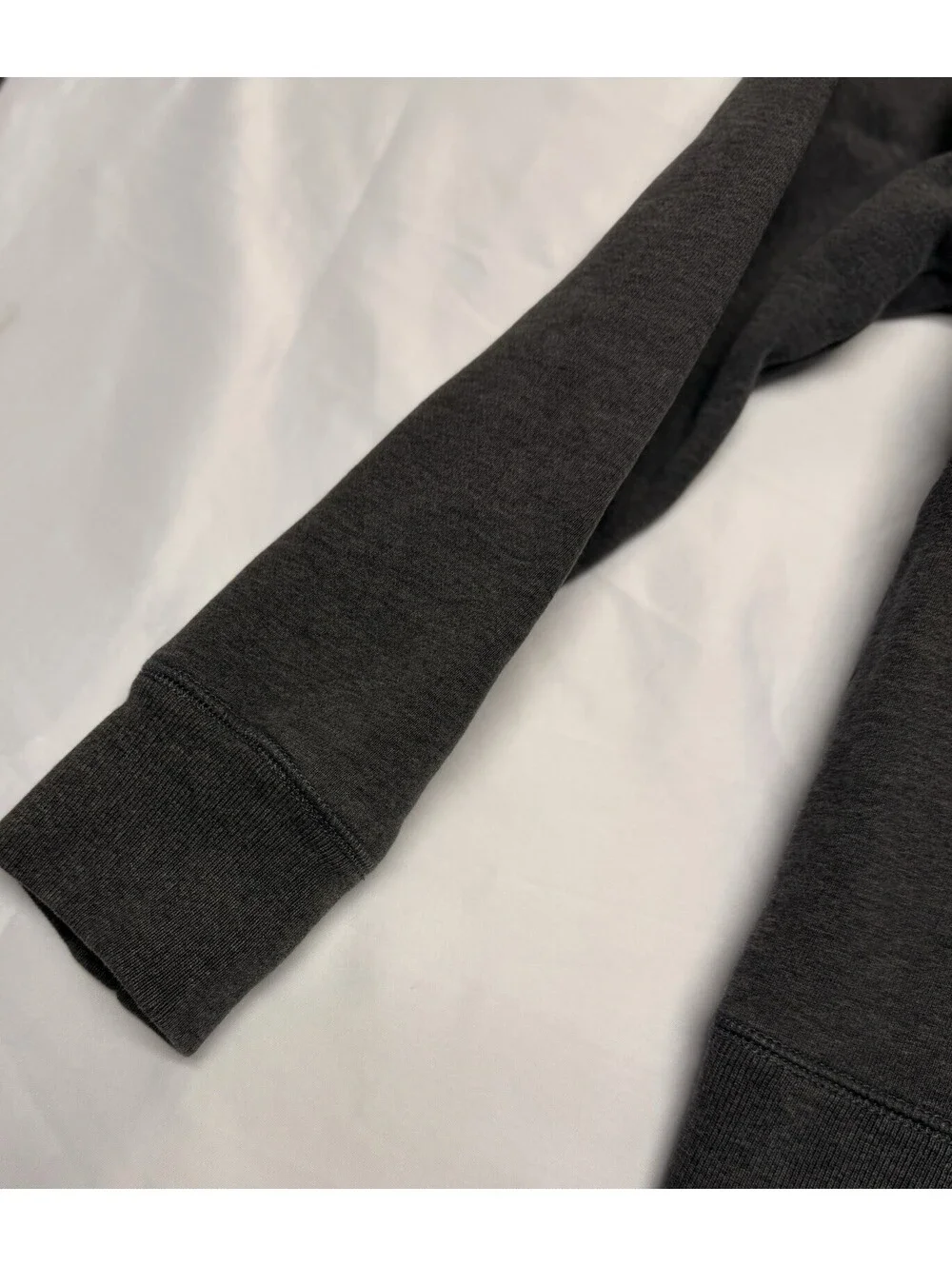Men’s Banana Republic Pull Over Top Gray Small